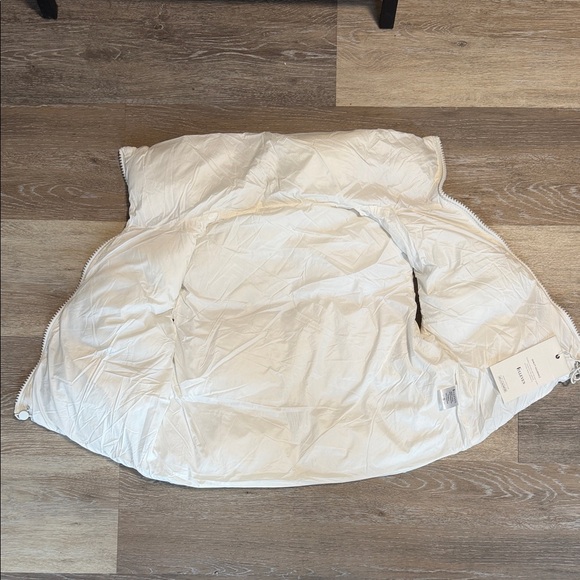 ELLEVEN Ivory Puffer Vest - Picture 2 of 7